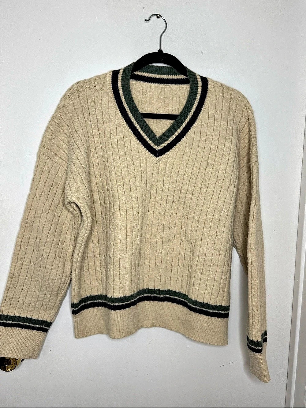 DAZY Cable Knit V-Neck in Beige & Green Size Medium